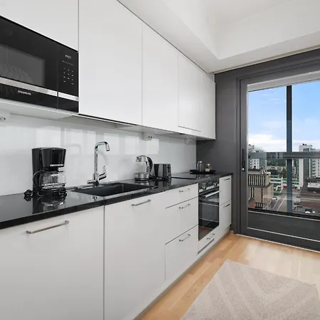 New 12th Floor 2br - Stunning Skyline Views 아파트