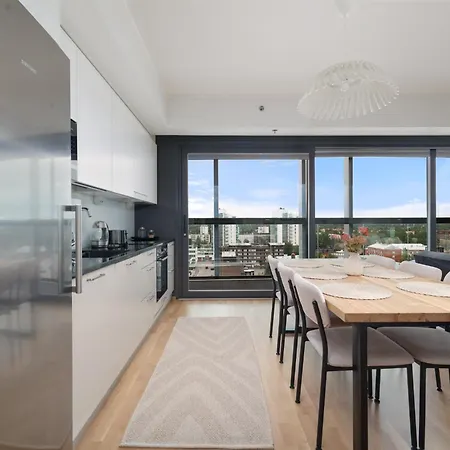 New 12th Floor 2br - Stunning Skyline Views