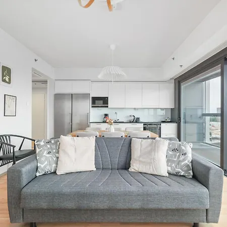 New 12th Floor 2br - Stunning Skyline Views 아파트 오울루